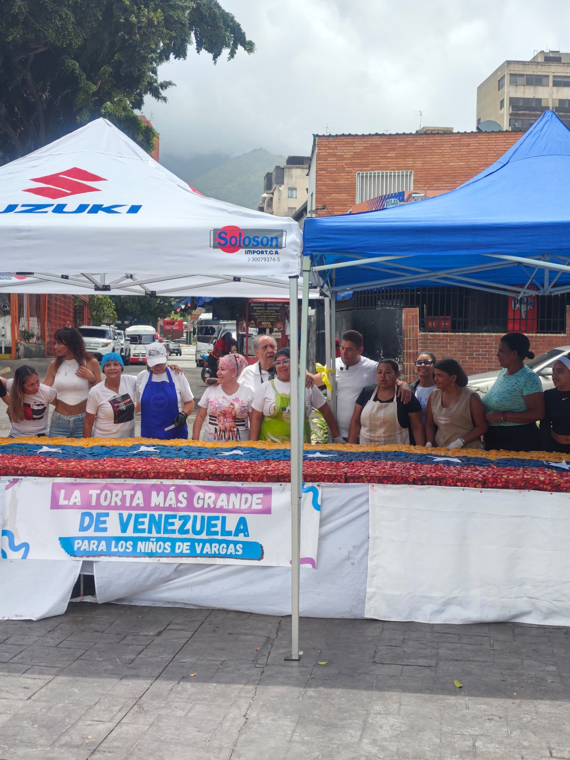 La torta más grande de Venezuela llega a los más pequeños de La Guaira y Caracas tras terremotos del 24J